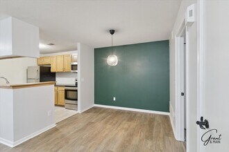 313 Marigold Cir in Westland, MI - Building Photo - Building Photo