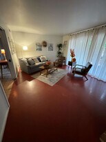 305 Indian Creek Dr E in Mobile, AL - Building Photo