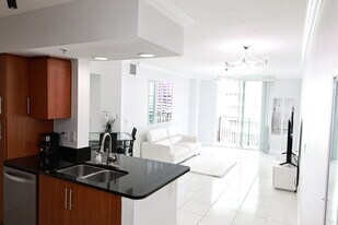 600 S Dixie Hwy in West Palm Beach, FL - Building Photo