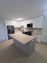 4780 NW 102nd Ave in Doral, FL - Building Photo