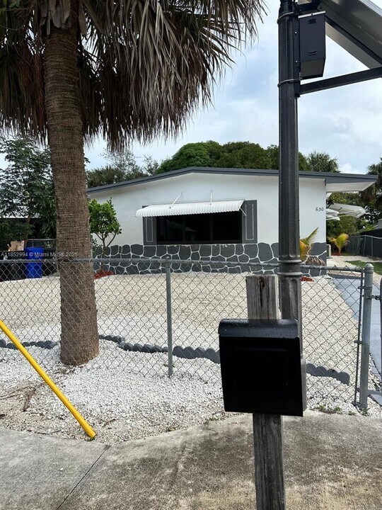 630 NW 14th Way in Fort Lauderdale, FL - Building Photo
