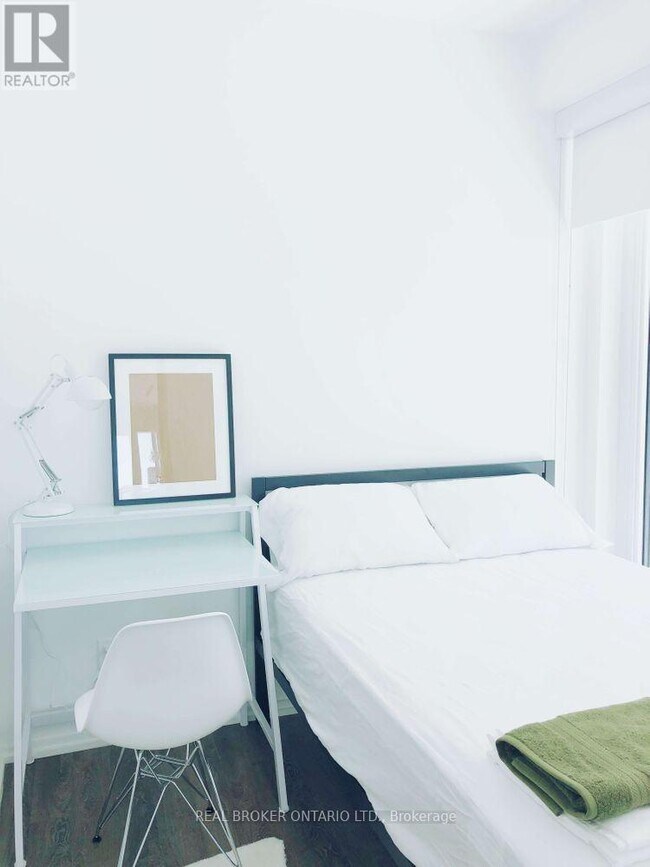 197 Yonge St in Toronto, ON - Building Photo - Building Photo