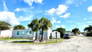 220 NE 12th Ave in Homestead, FL - Building Photo - Building Photo