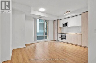 8 Widmer St in Toronto, ON - Building Photo - Building Photo