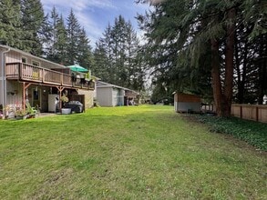 771 High School Rd NW in Bainbridge Island, WA - Building Photo - Building Photo