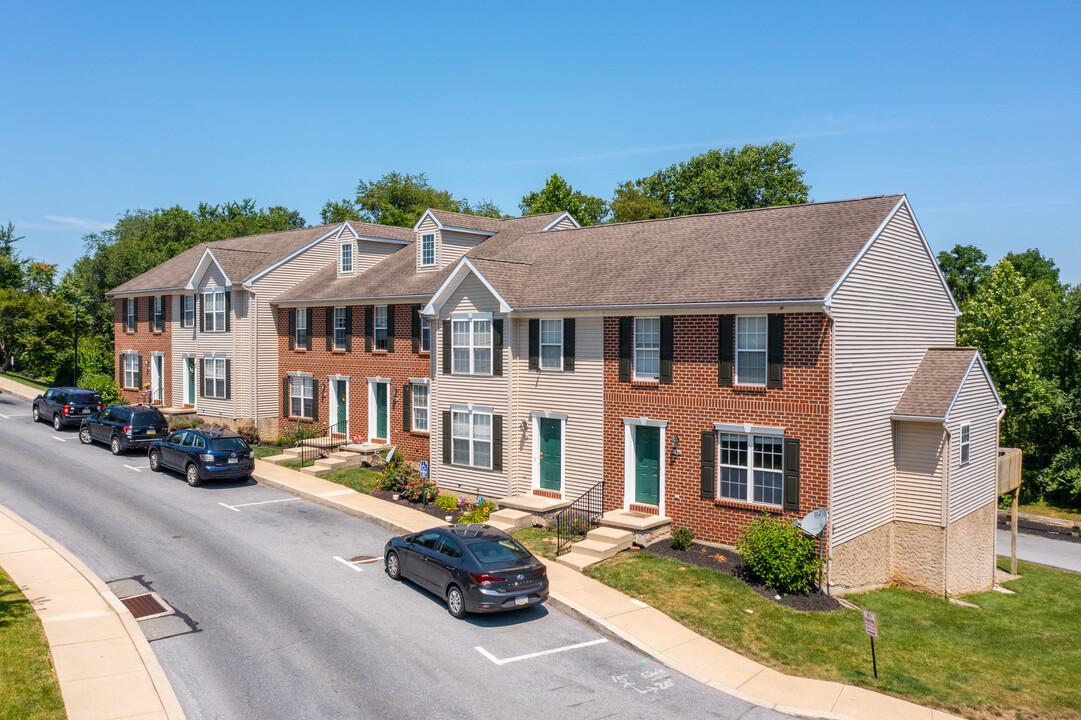 Mill Creek Manor in Lancaster, PA - Building Photo