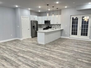 1237 Lancaster Ave in Berwyn, PA - Foto de edificio - Building Photo