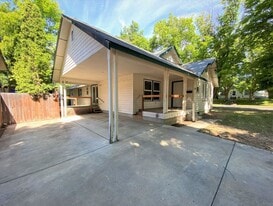 807 C St in Ellensburg, WA - Building Photo