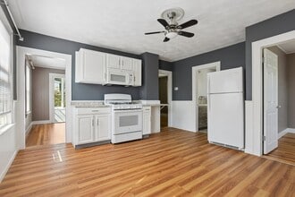 14 East St, Unit 14 East St 2nd Fl in Wallingford, CT - Building Photo - Building Photo