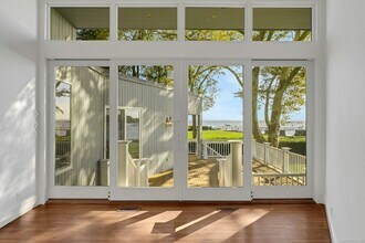 155 Pear Tree Point Rd in Darien, CT - Building Photo - Building Photo