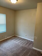 8185 Center Dr in De Soto, KS - Building Photo - Building Photo