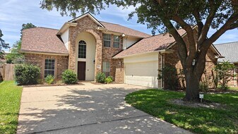 18002 Secret Branch Ln in Cypress, TX - Building Photo