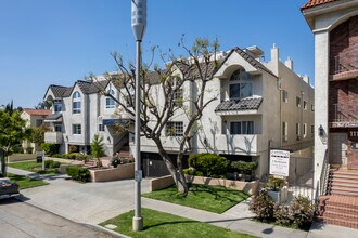Camarillo Court Apartments in North Hollywood, CA - Building Photo - Building Photo