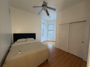 1049 W Altgeld St in Chicago, IL - Building Photo - Building Photo