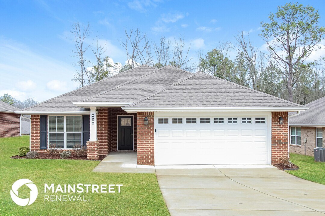 209 Pure River Cir in Wilsonville, AL - Building Photo