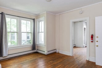 55 Loomis St, Unit B in Burlington, VT - Building Photo - Building Photo