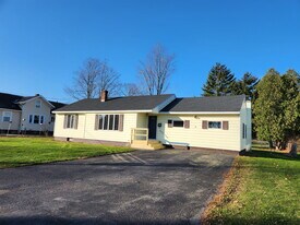 40 New Hartford St in New York Mills, NY - Building Photo