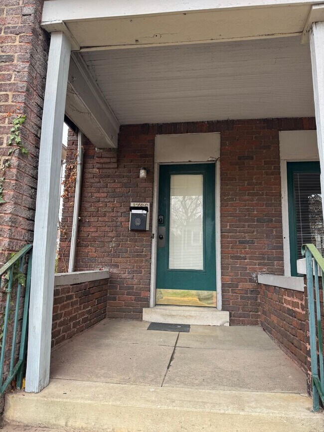 1766-1768-1768 Oak St in Columbus, OH - Building Photo - Building Photo