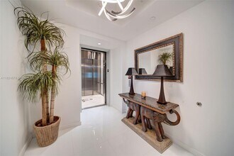 851 NE 1st Ave in Miami, FL - Building Photo - Building Photo