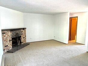 6654 SW Capitol Hwy in Portland, OR - Building Photo - Building Photo