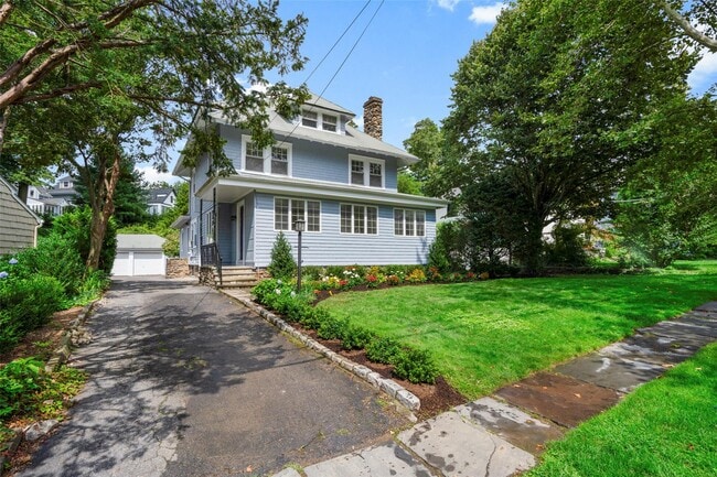 property at 32 Stuyvesant Ave
