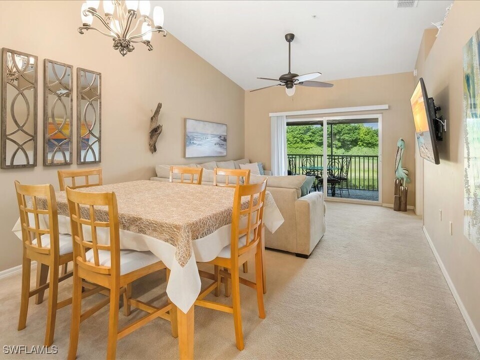 2805 Cypress Trace Cir in Naples, FL - Building Photo