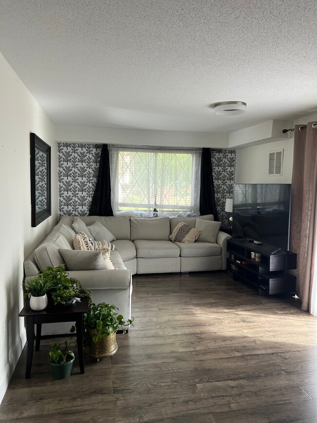property at 4 Greenbriar Dr
