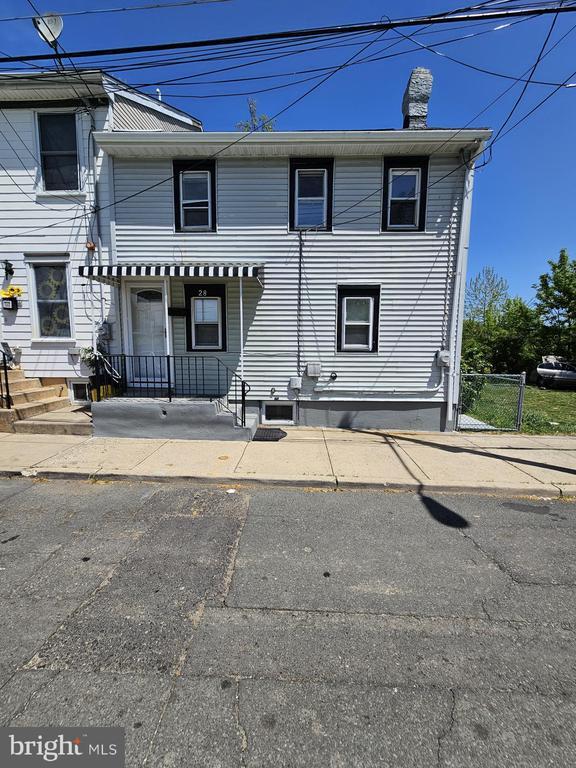 28 Bond St in Trenton, NJ - Building Photo - Building Photo