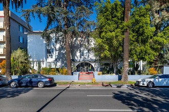 Terra Grande Apartments in Van Nuys, CA - Building Photo - Building Photo