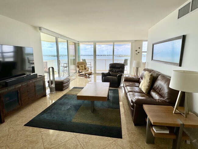 5480 N Ocean Dr in West Palm Beach, FL - Building Photo - Building Photo