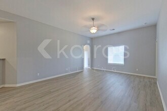 313 E Georgia Terrace in Mustang, OK - Building Photo - Building Photo