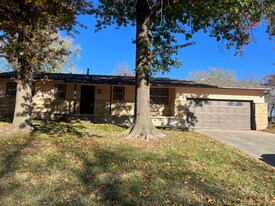 7412 Warren W in Wichita, KS - Building Photo