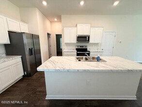 8118 Meadow Walk Ln in Jacksonville, FL - Building Photo - Building Photo