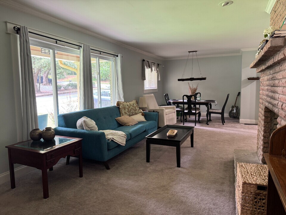 Room in Duplex on Eastridge Rd SW in Atlanta, GA - Building Photo