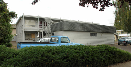 Bramble Court Apartments in Salem, OR - Building Photo - Building Photo