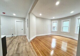 21 Sudan St, Unit 2 in Boston, MA - Foto de edificio - Building Photo
