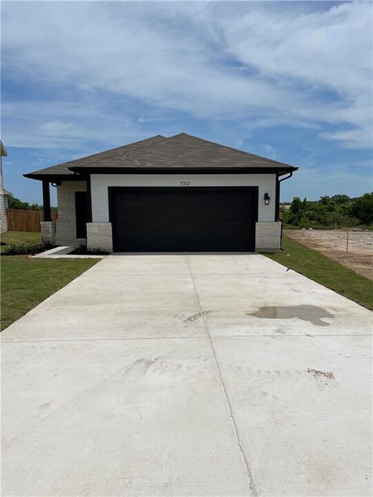 130 Wild Wind Cv in Jarrell, TX - Building Photo