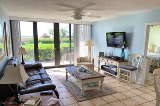 180 Seaview Ct in Marco Island, FL - Foto de edificio - Building Photo