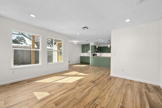 3904 Tonkawa Trail in Austin, TX - Foto de edificio - Building Photo