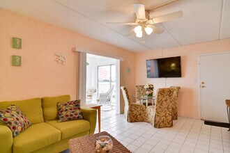 8921 Blind Pass Rd in St Pete Beach, FL - Building Photo - Building Photo