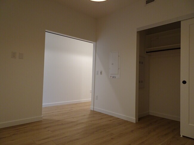 660 Cawston Ave in Kelowna, BC - Building Photo - Building Photo