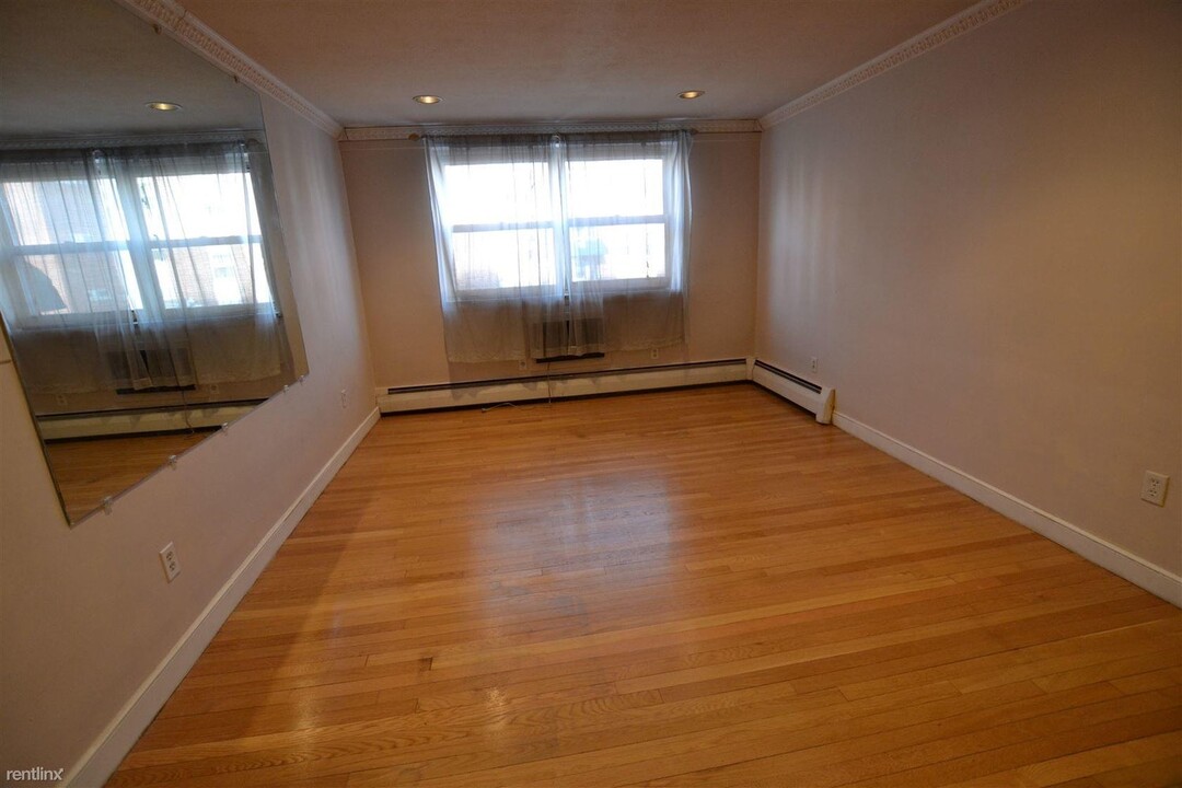 11 Commonwealth Ct, Unit 6 in Boston, MA - Building Photo