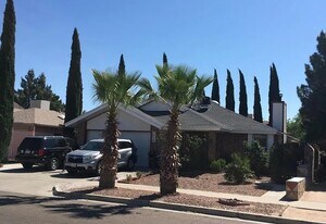 2420 Juliette Low Dr in El Paso, TX - Building Photo