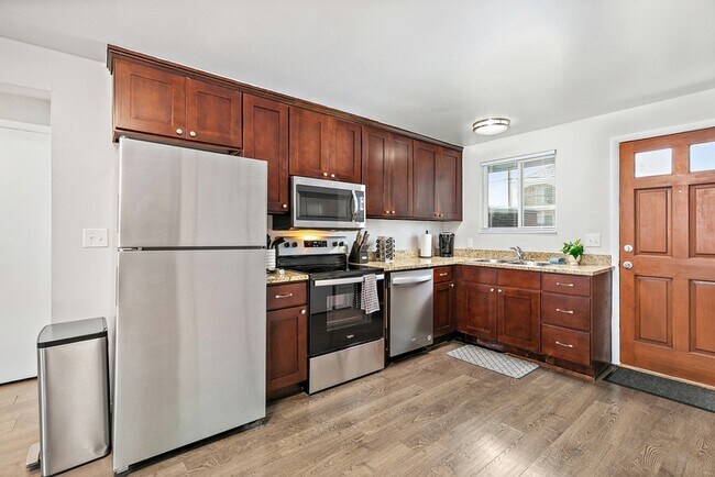 3736 RedMaple Rd E in Millcreek, UT - Building Photo - Building Photo