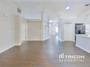 10320 Lancashire Dr E in Jacksonville, FL - Building Photo - Building Photo