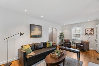 309 E Braddock Rd in Alexandria, VA - Foto de edificio - Building Photo