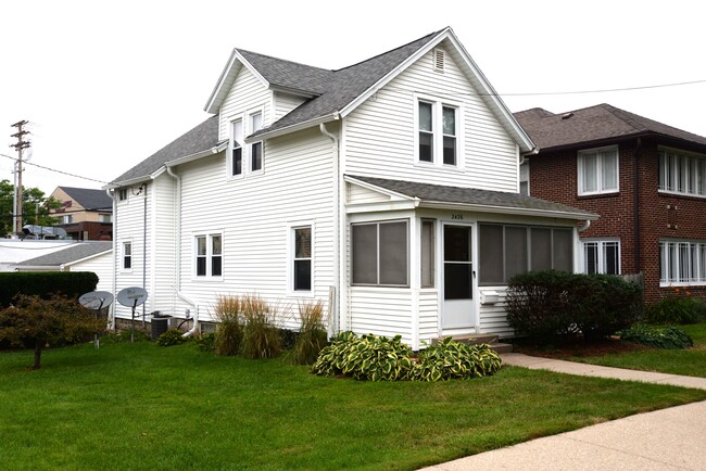 2426 Kendall Avenue in Madison, WI - Building Photo - Building Photo