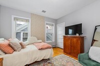 44 Hillside St, Unit 1D in Boston, MA - Building Photo - Building Photo