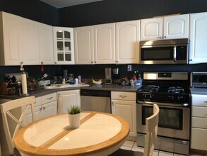 3234 N Whipple St, Unit 1st Floor in Chicago, IL - Building Photo - Building Photo