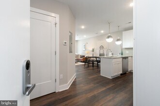 45 W Haines St, Unit 407 in Philadelphia, PA - Building Photo - Building Photo